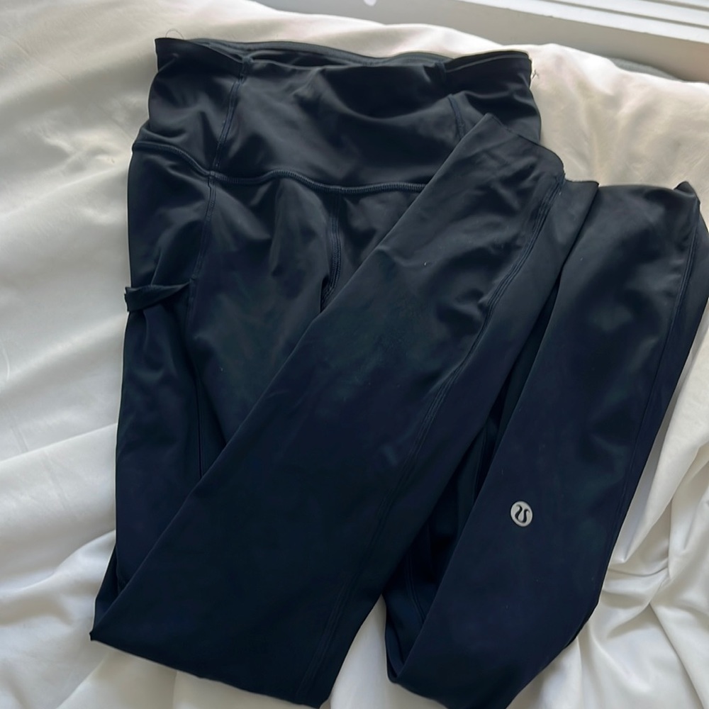 Fast and Free Lululemon 25" size 2!